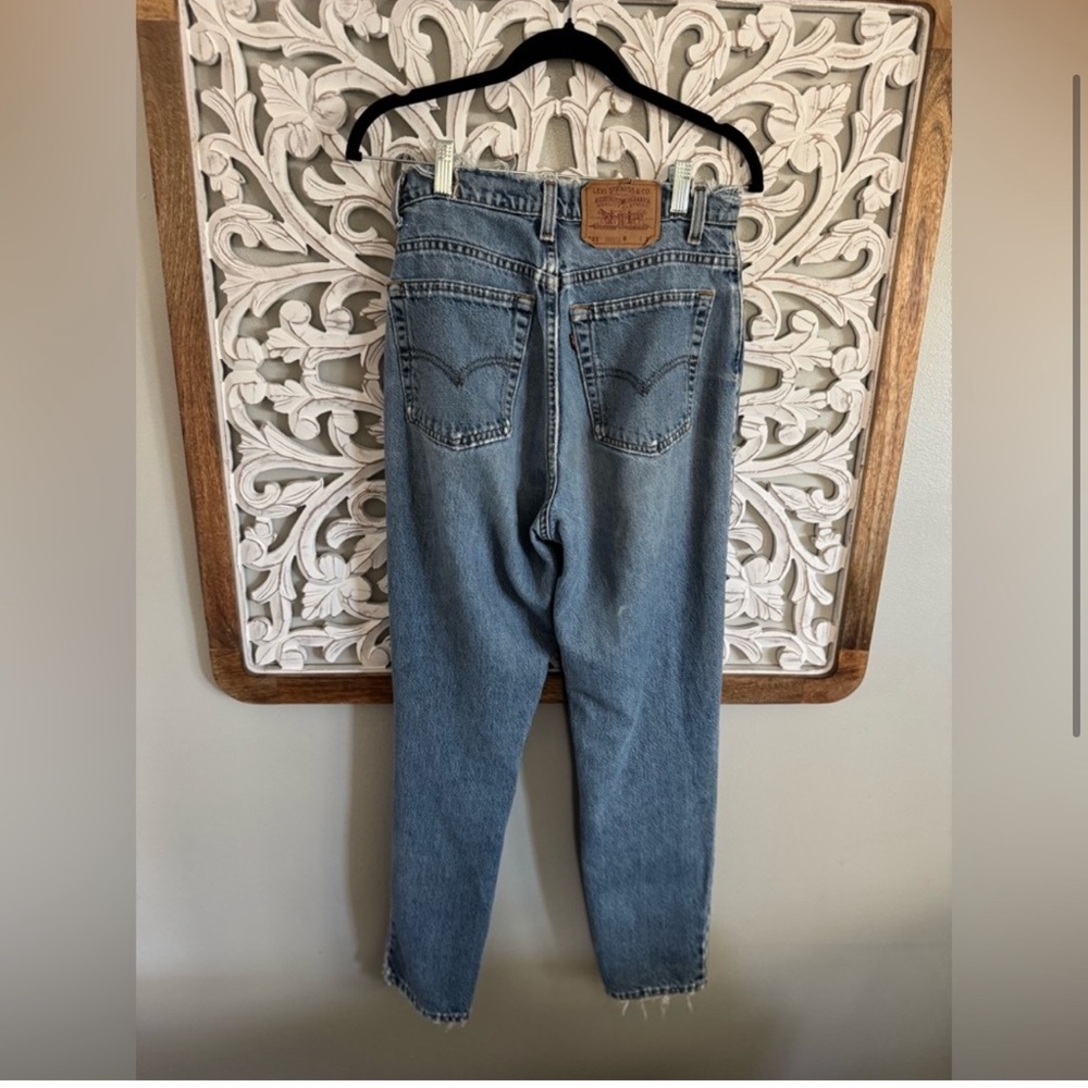 Levi’s Light Wash Straight Leg Jeans 💙 Distressed Knee Only Casual Chic Everyday - Picture 3 of 3